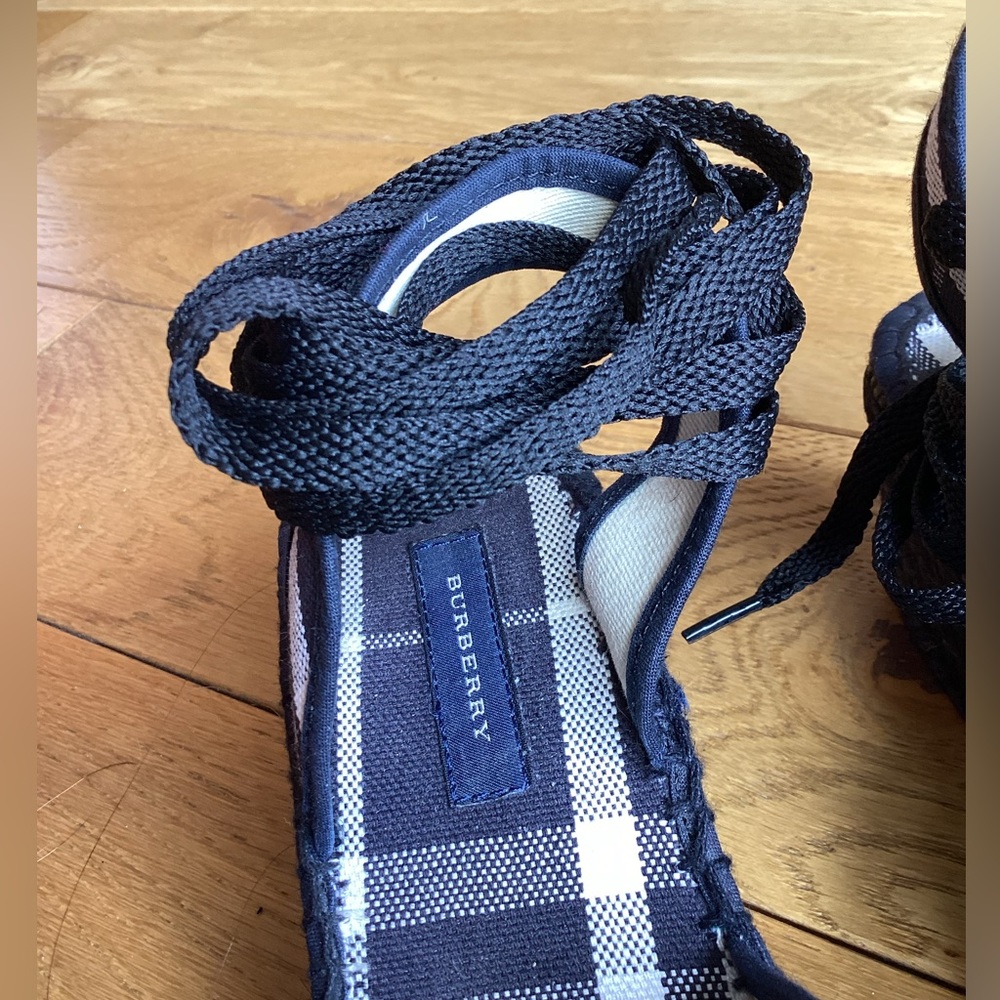 Burberry Black and white espadrille wedges - Picture 3 of 7